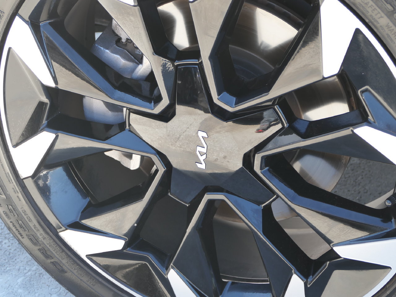 Certified 2025 Kia Sorento EX FWD image 11