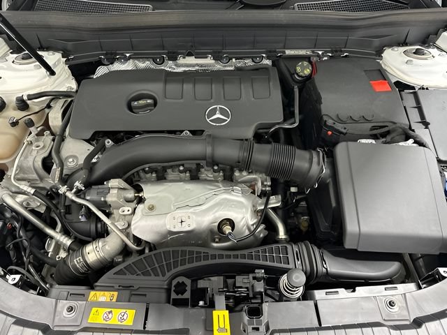 Used 2023 Mercedes-Benz GLB 250 4MATIC image 10