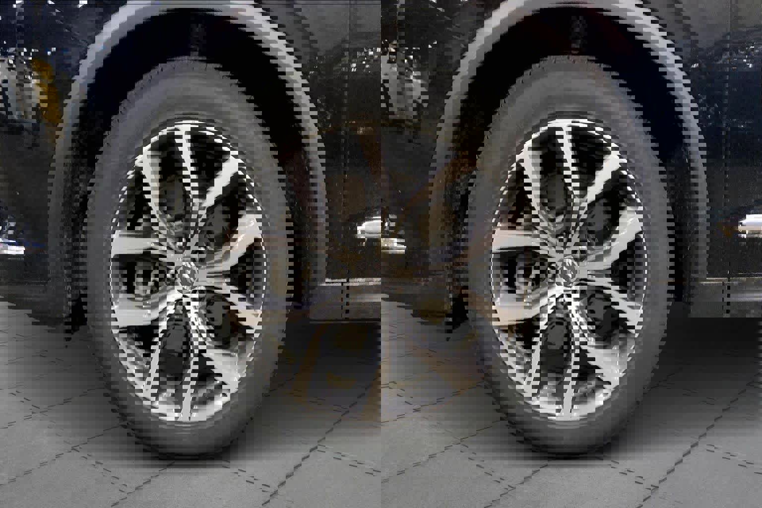 Used 2023 Acura MDX SH-AWD w/ Technology Package image 11