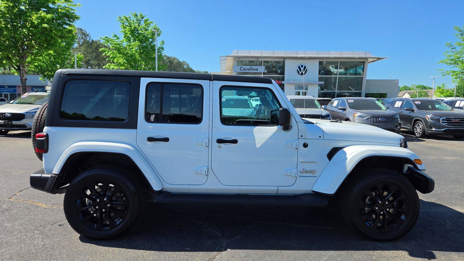 Used 2023 Jeep Wrangler Sahara w/ Cold Weather Group image 6