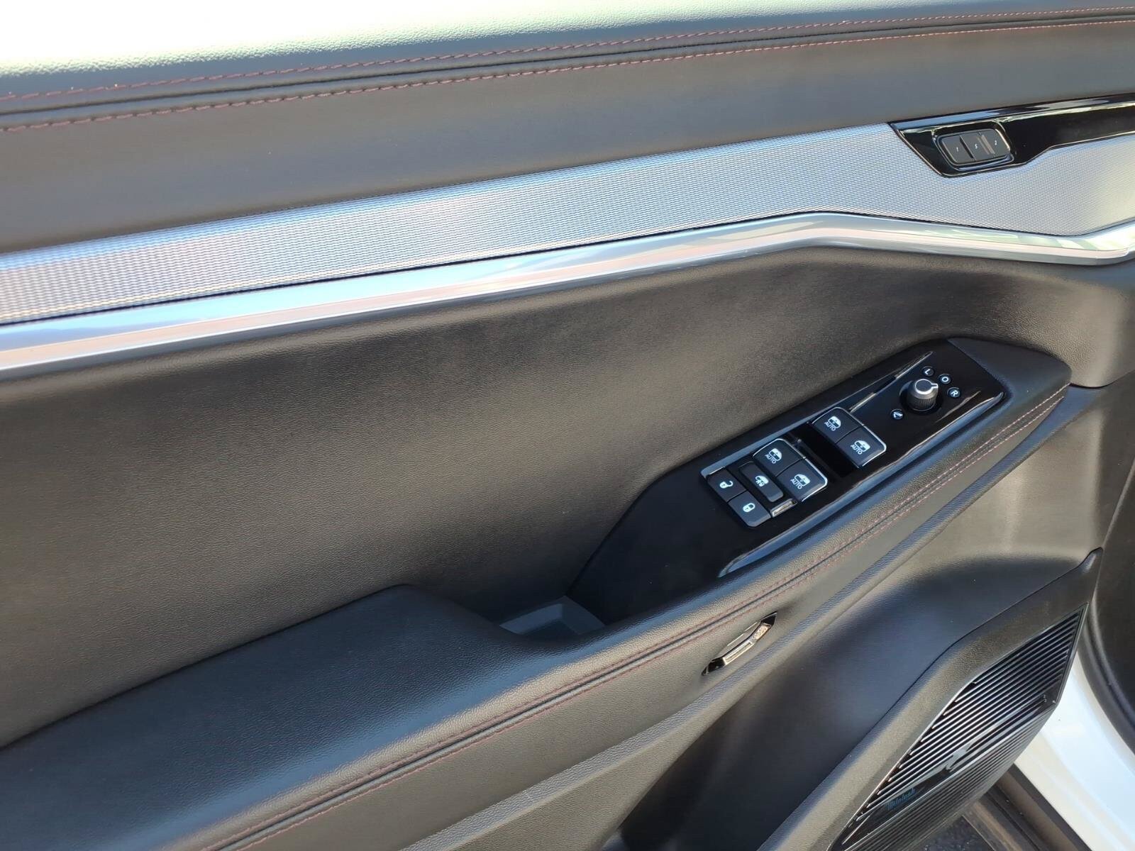 Used 2024 Jeep Wagoneer Launch Edition AWD/4WD image 9
