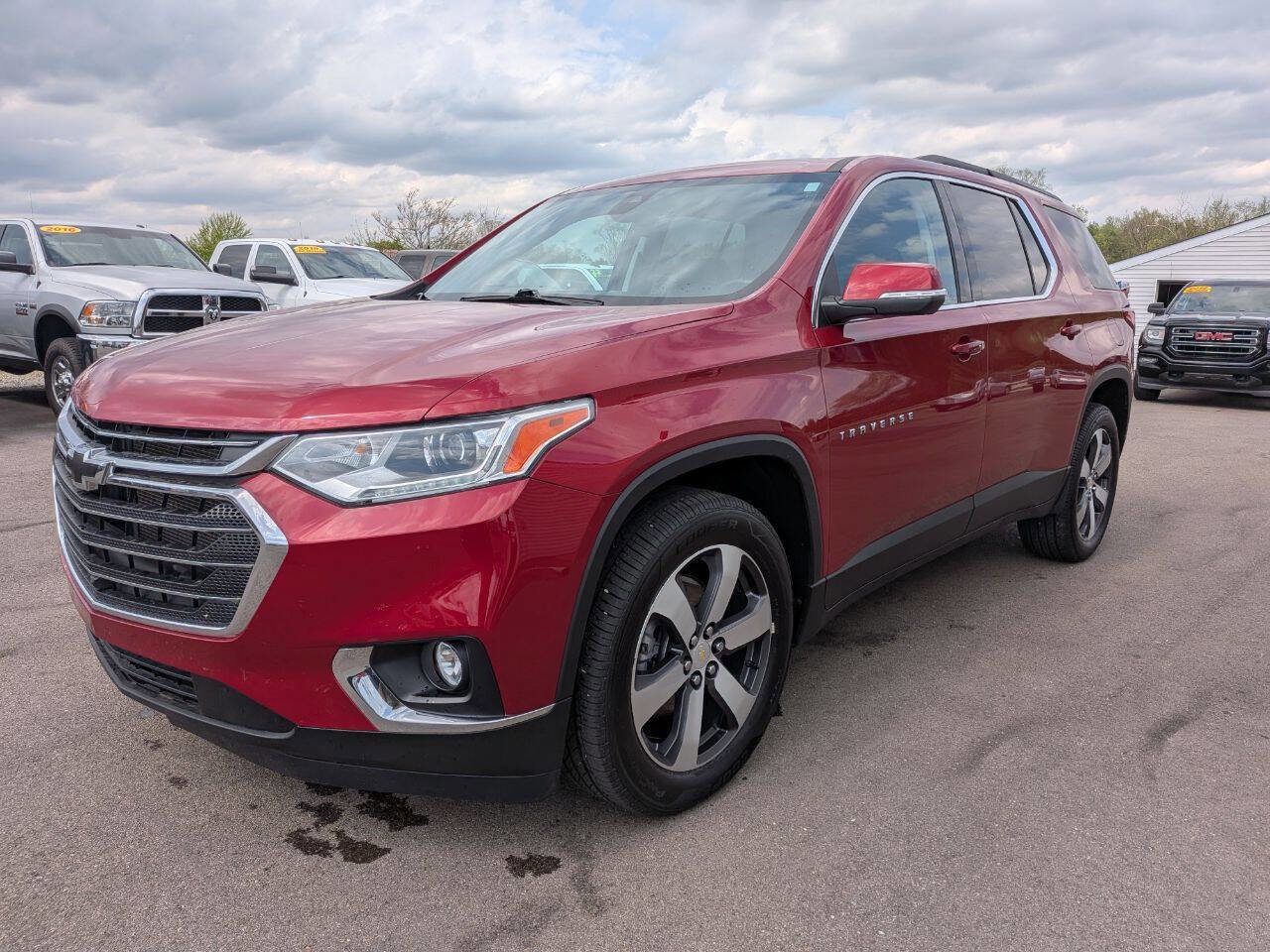 Used 2021 Chevrolet Traverse LT w/ LT Premium Package image 1