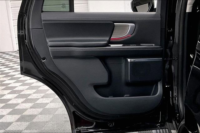 Used 2025 Ford Expedition Platinum image 23