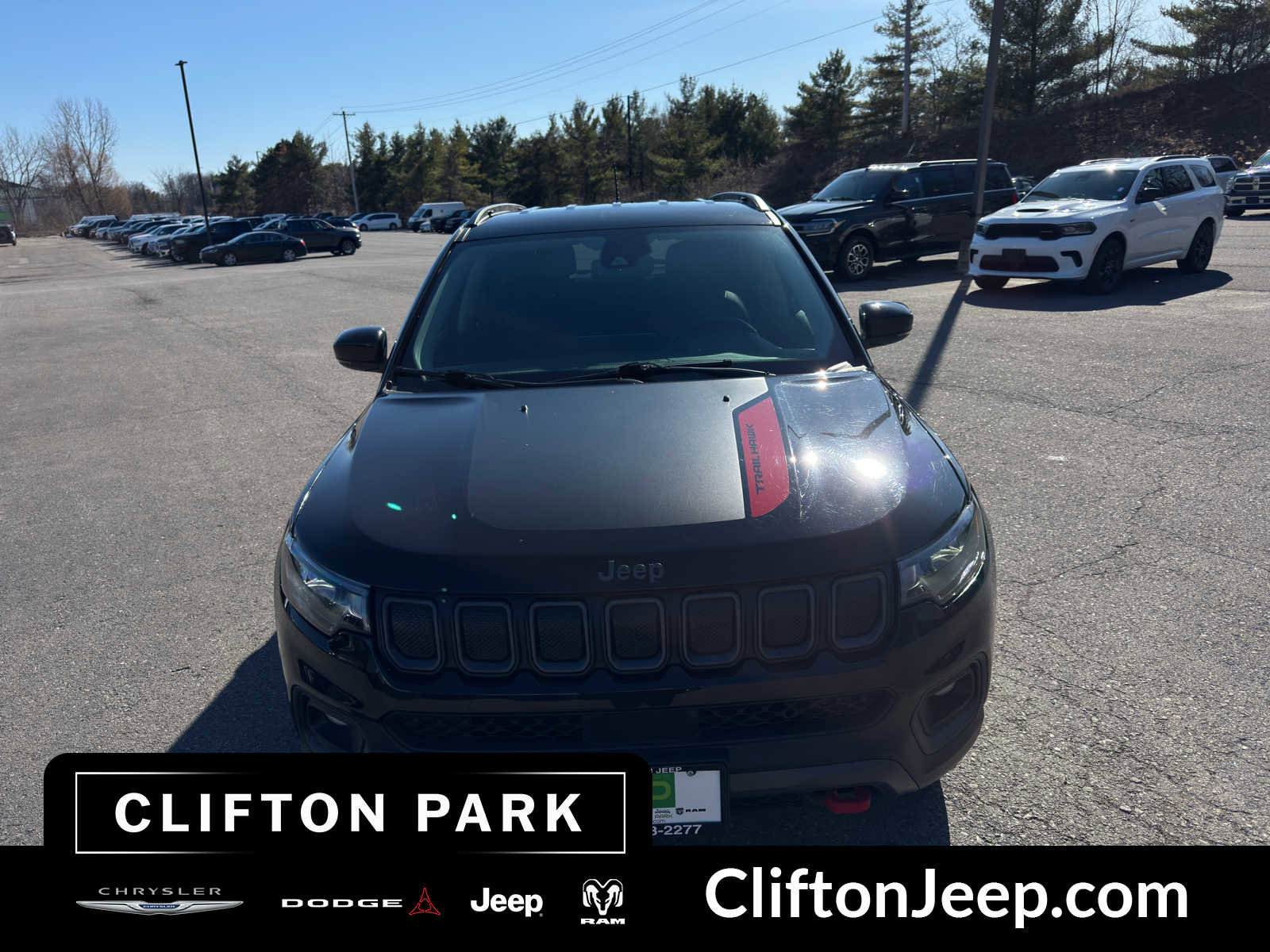 Used 2022 Jeep Compass Trailhawk w/ Trailhawk Convenience Group AWD/4WD image 2