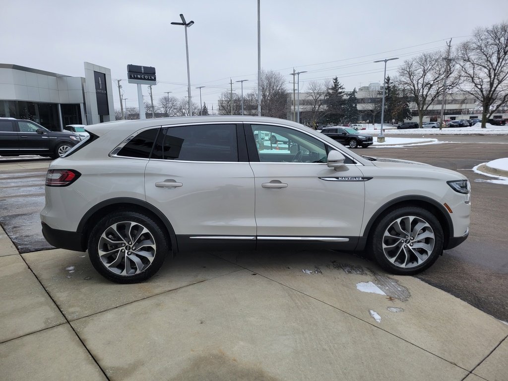 Used 2021 Lincoln Nautilus Reserve image 3