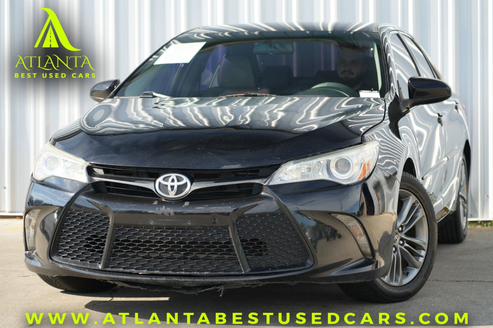 Used 2016 Toyota Camry SE image 1