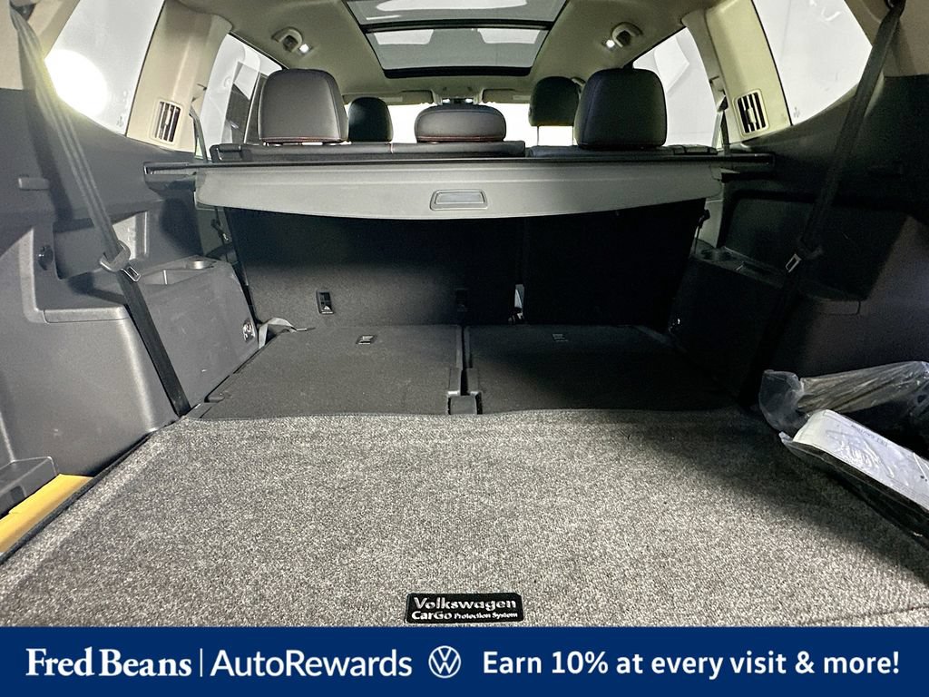 Used 2025 Volkswagen Atlas Peak Edition SE AWD/4WD image 31