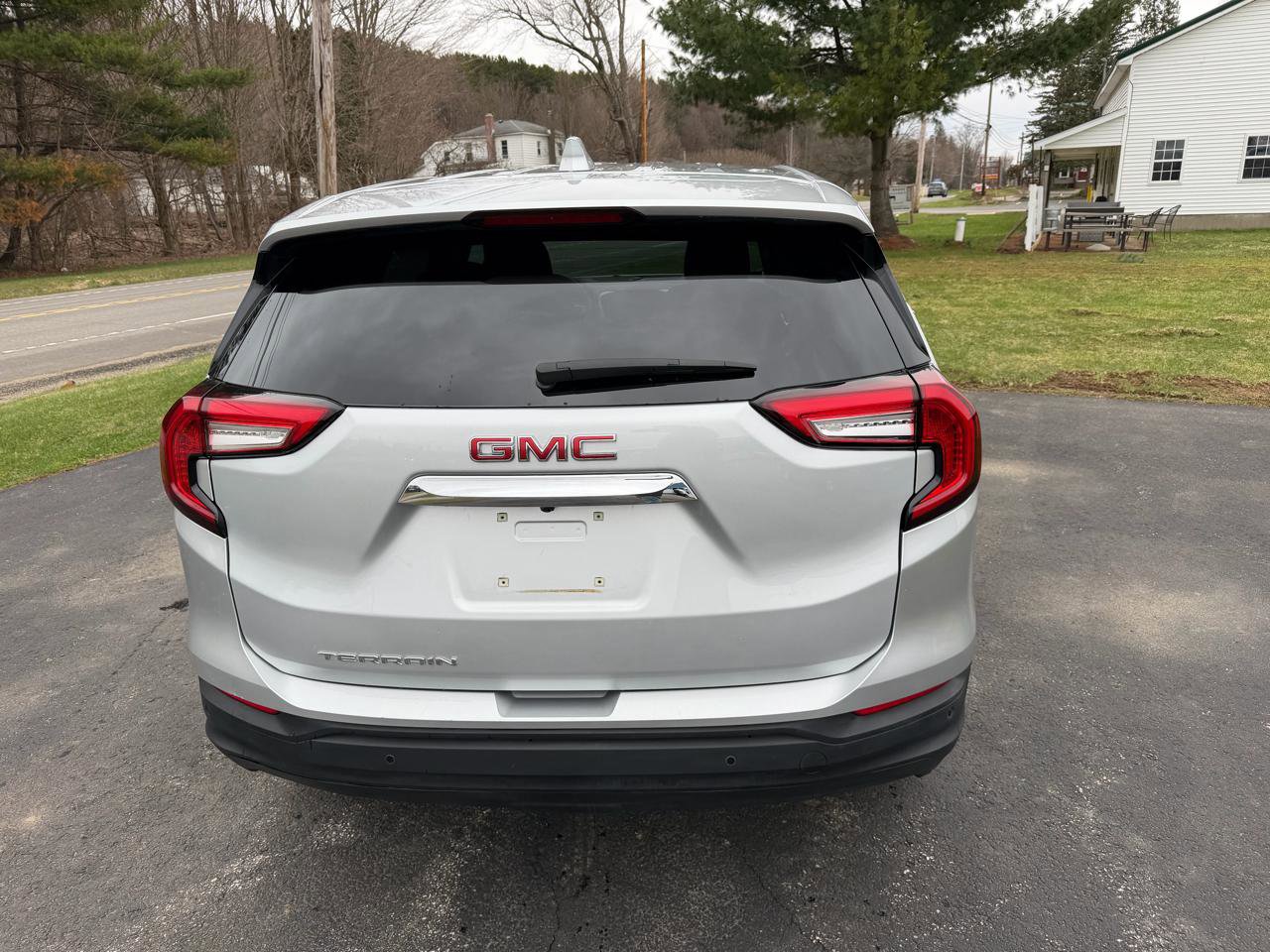 Used 2022 GMC Terrain SLE image 9