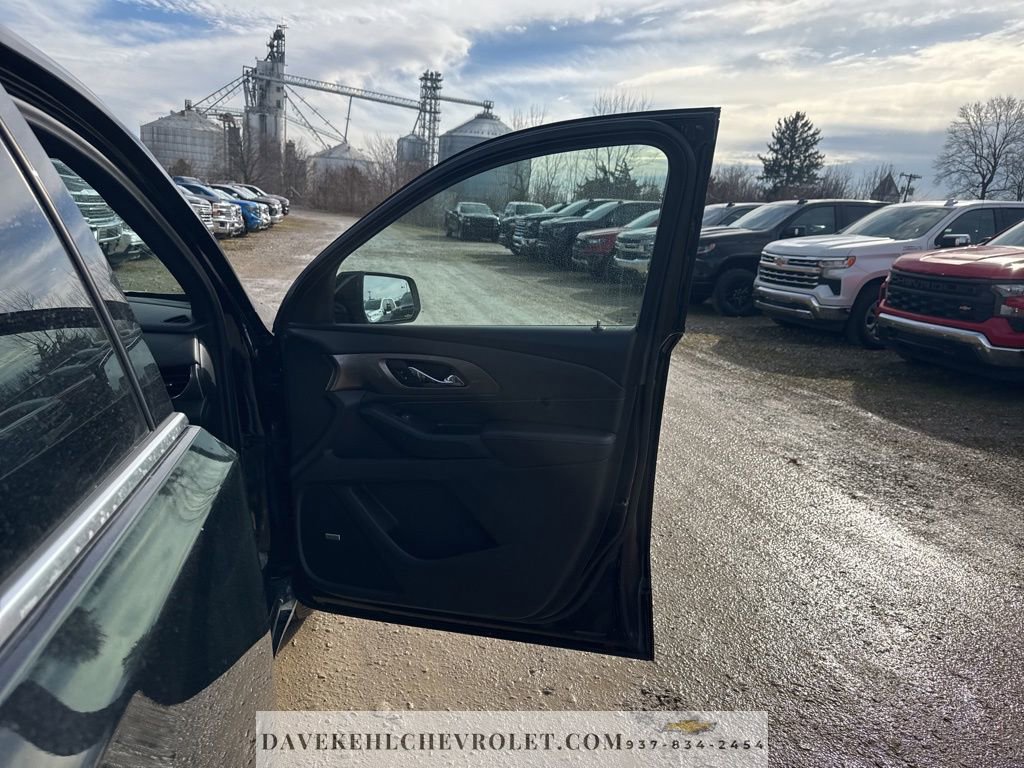 Used 2023 Chevrolet Traverse Premier image 60