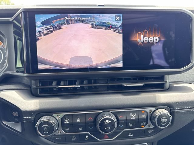 Used 2025 Jeep Wrangler Unlimited Sahara AWD/4WD image 32