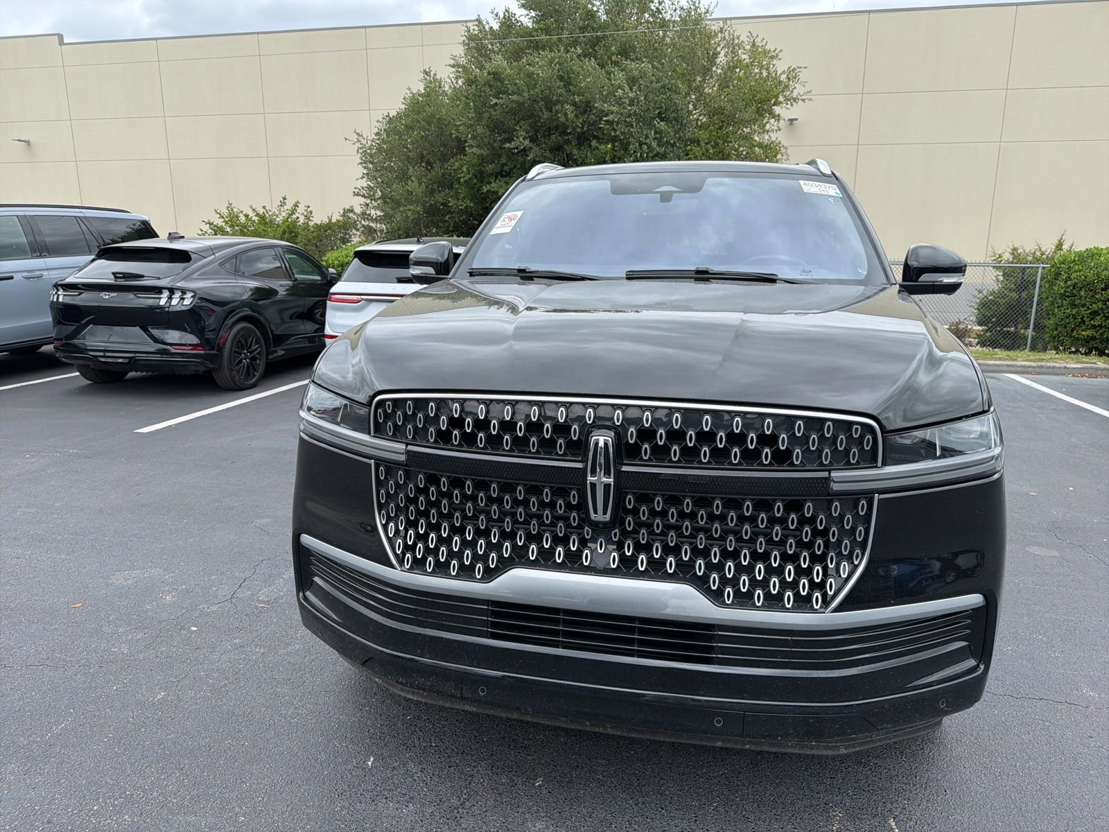 Used 2025 Lincoln Navigator Reserve AWD/4WD image 17