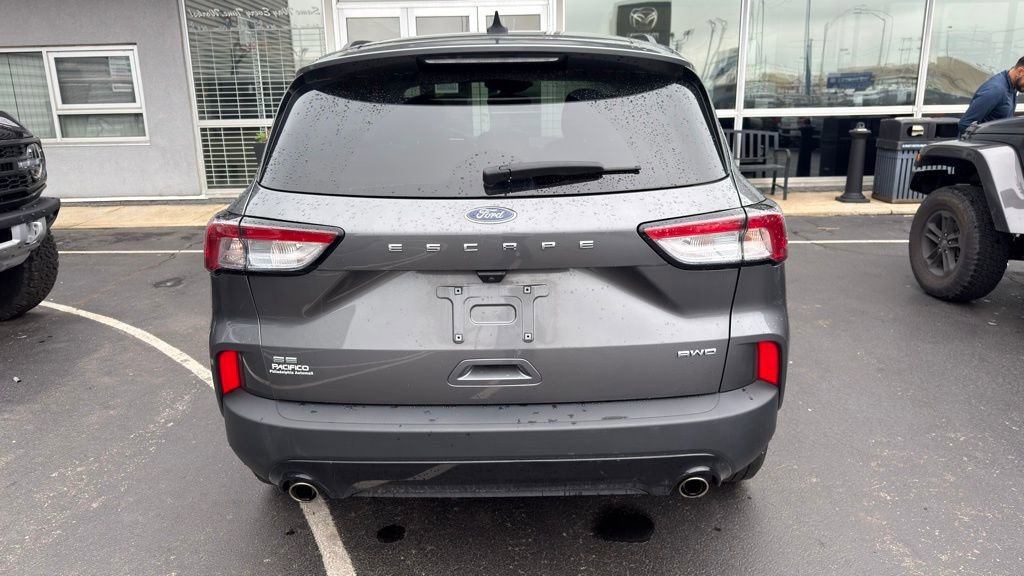 Certified 2022 Ford Escape SE w/ SE Sport Appearance Package AWD/4WD image 4