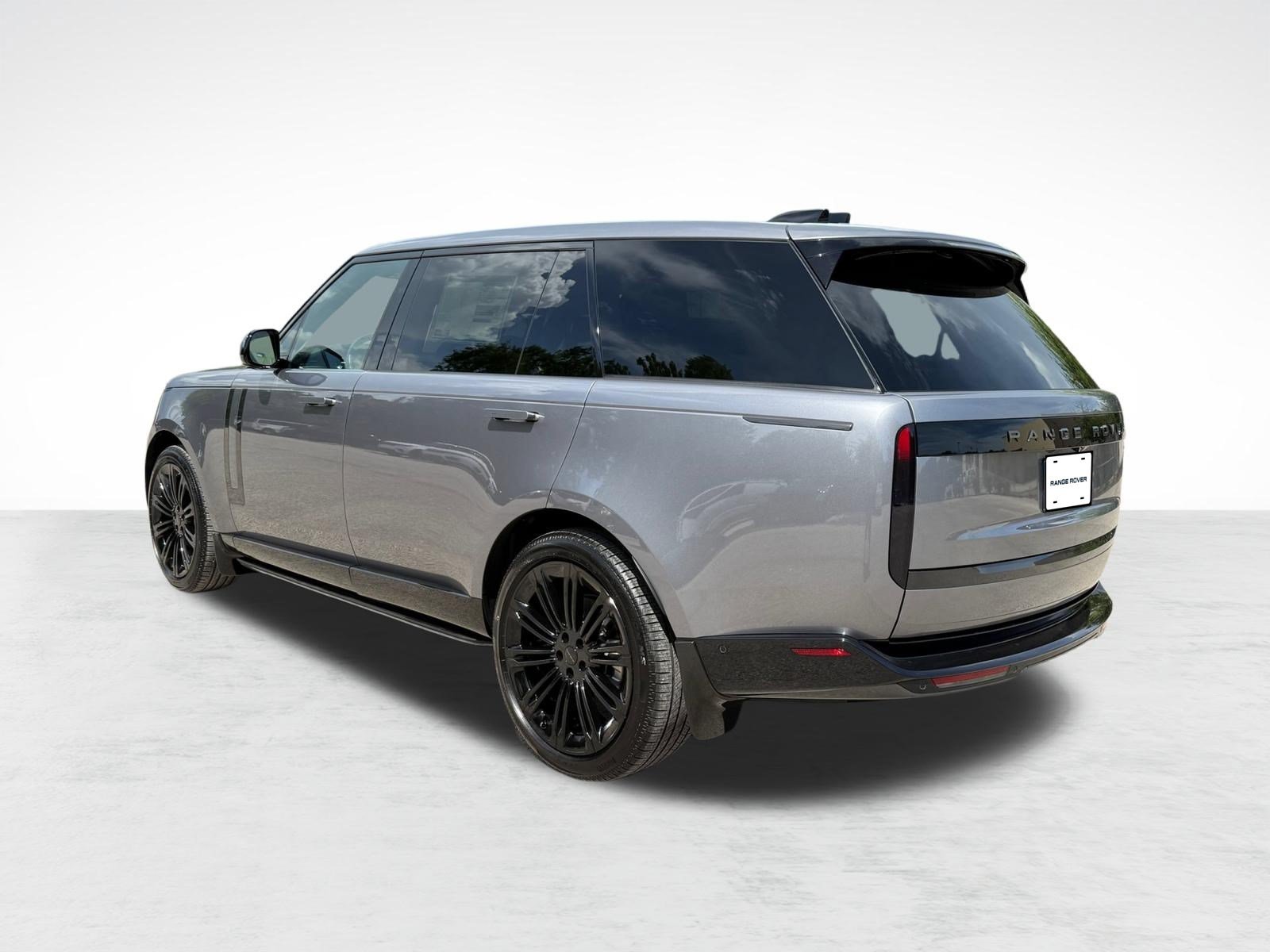 New 2026 Land Rover Range Rover Long Wheelbase SE AWD/4WD image 3