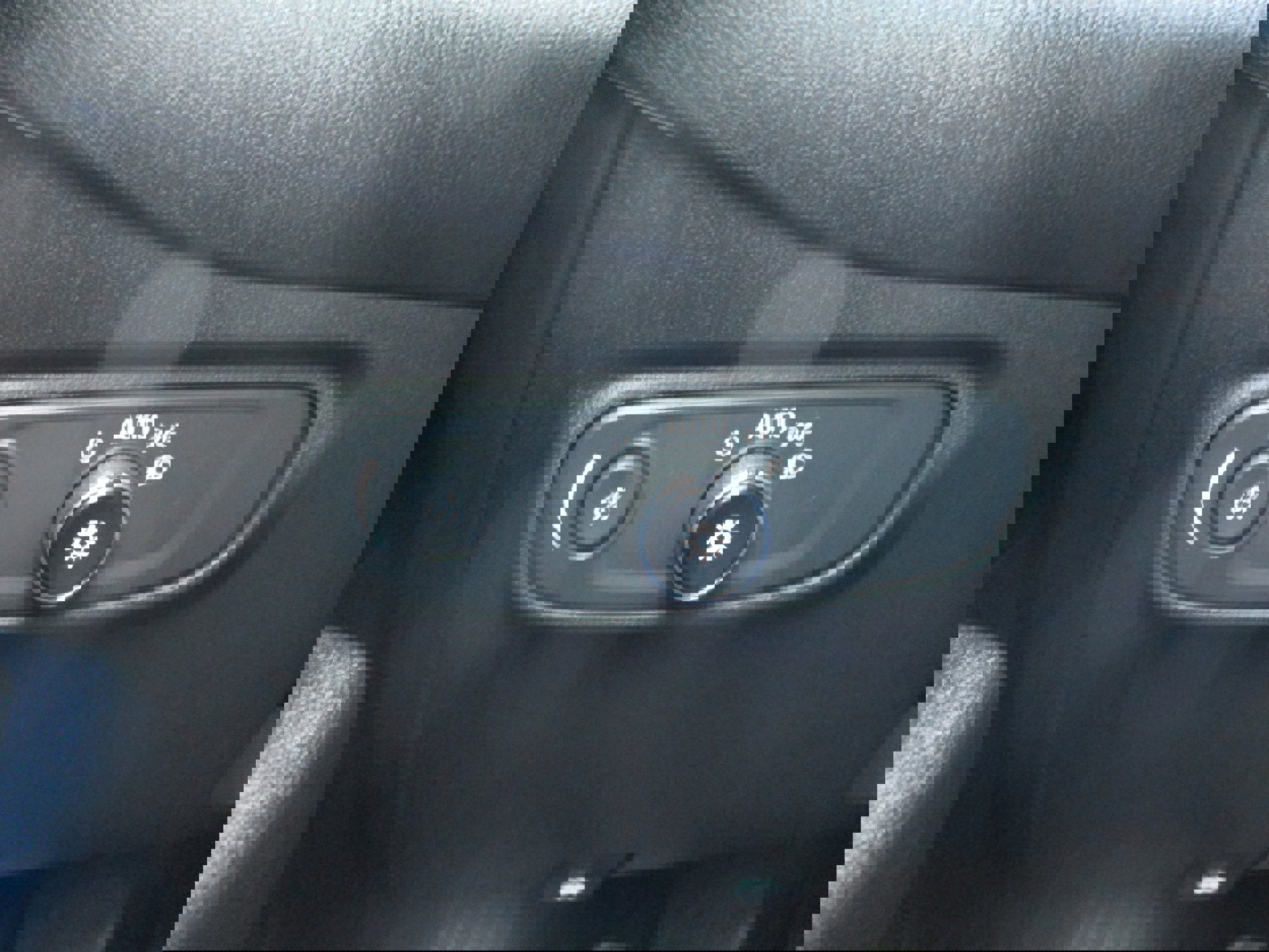 Used 2024 Chevrolet Equinox LT FWD image 15