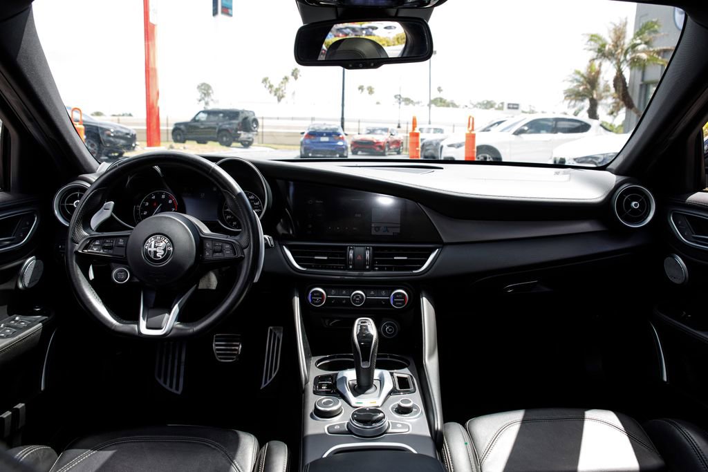 Used 2022 Alfa Romeo Giulia Veloce image 28