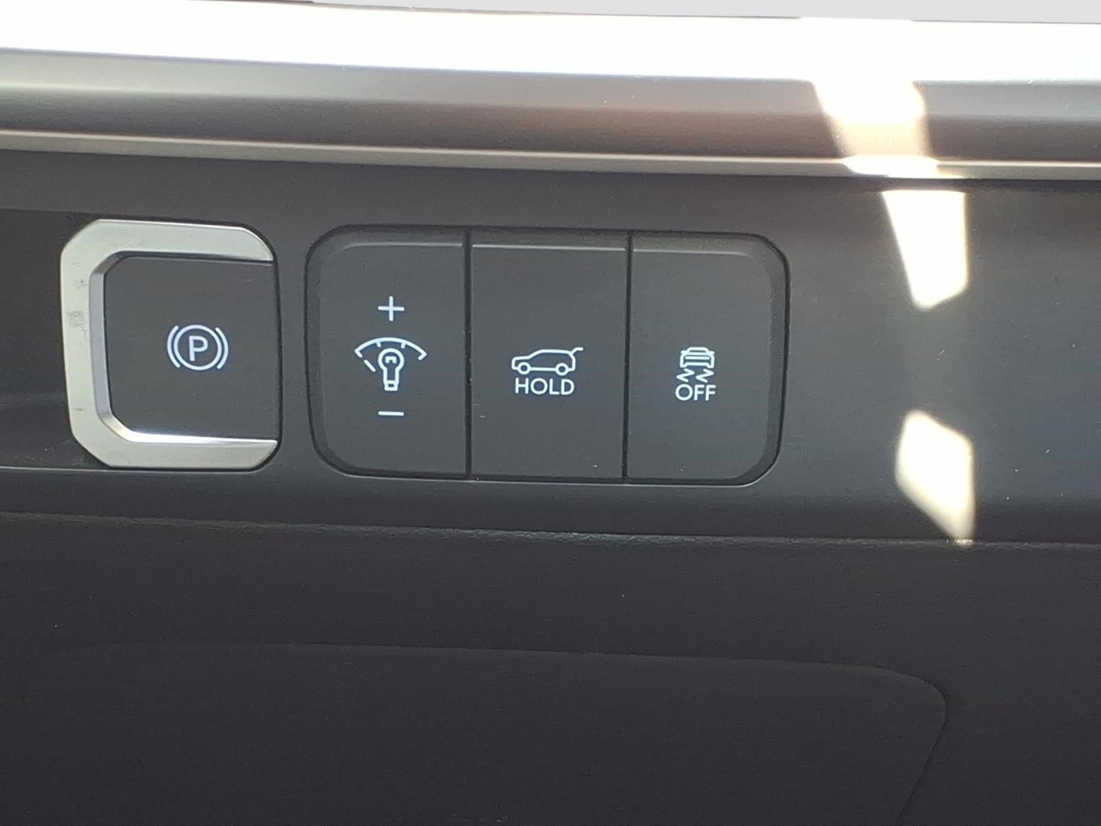 Used 2025 Hyundai Santa Fe SE FWD image 17