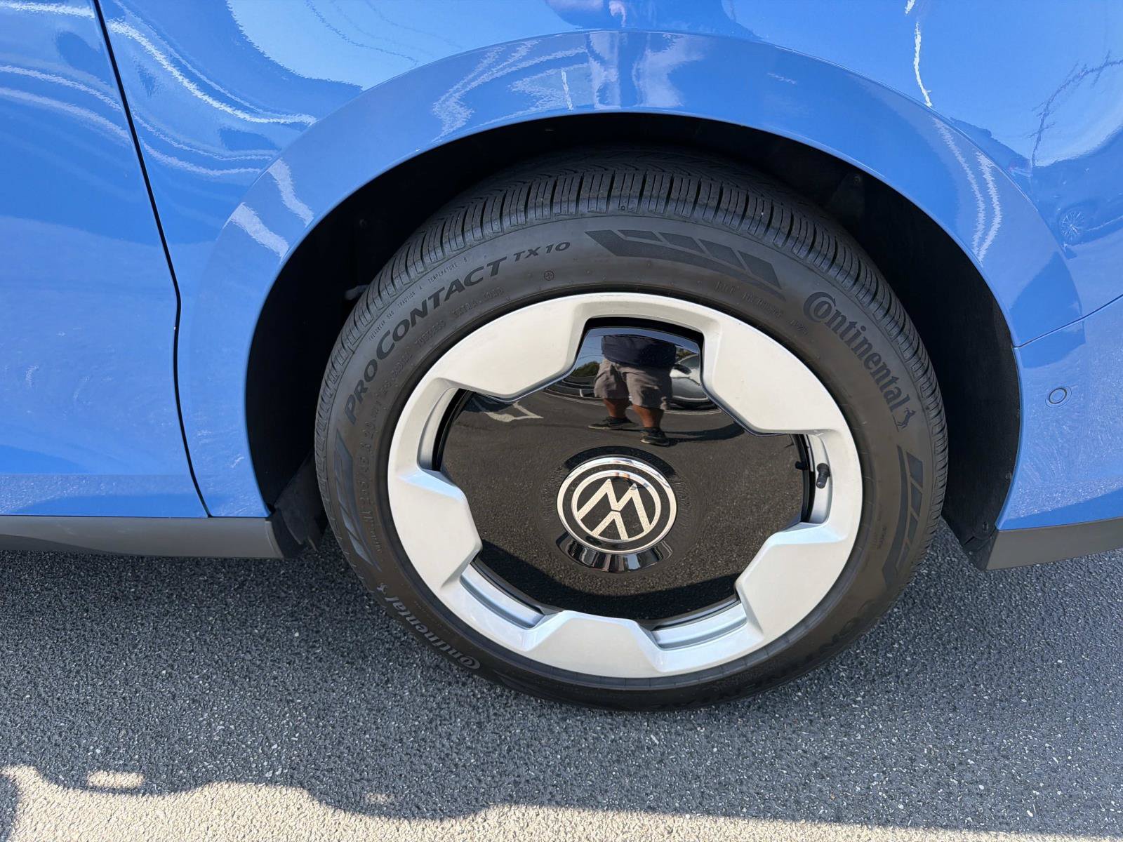 Certified 2025 Volkswagen ID. Buzz Pro S Plus AWD/4WD image 6