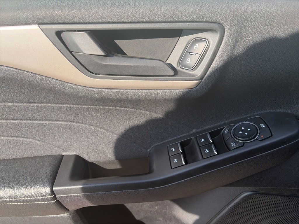 Used 2022 Ford Escape SE image 18