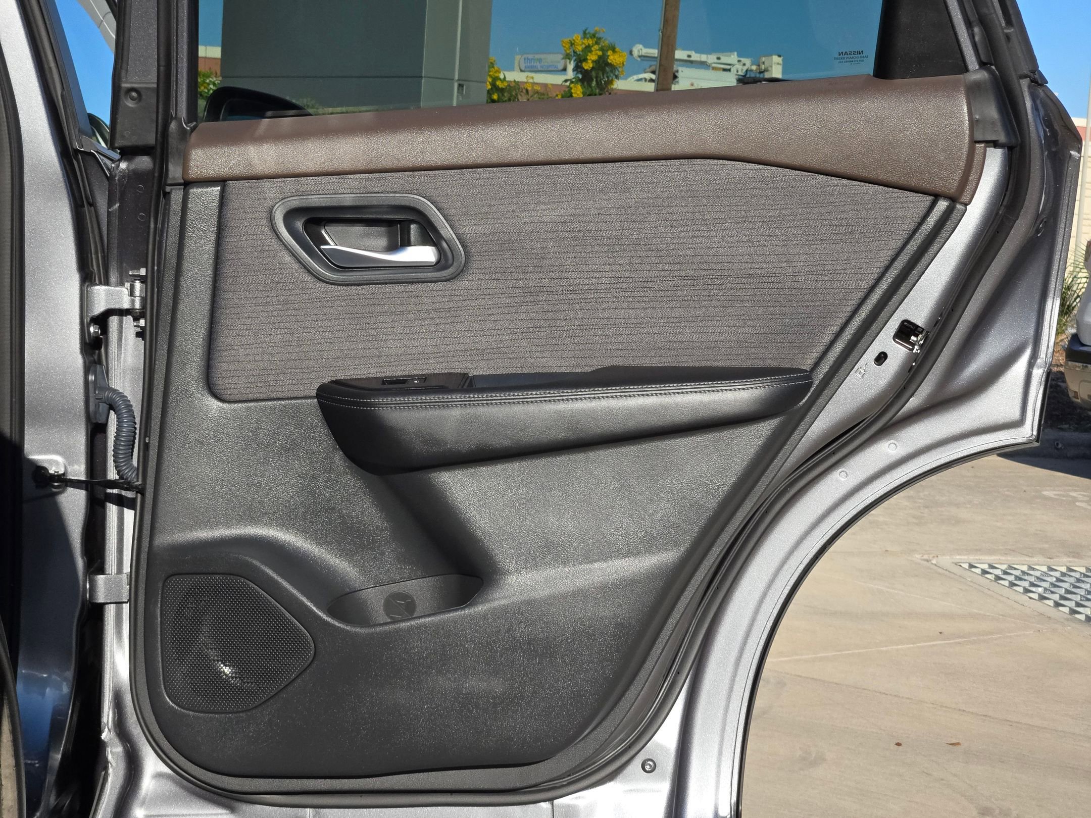 Used 2023 Nissan Rogue SV image 27