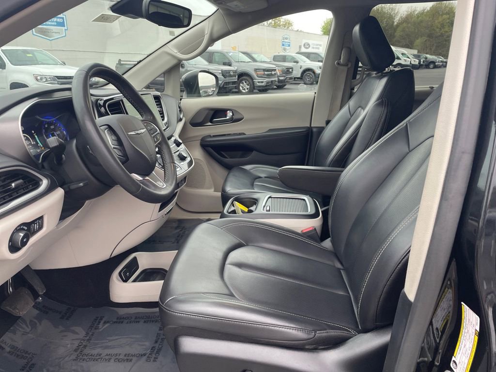 Used 2023 Chrysler Pacifica Touring-L FWD image 13