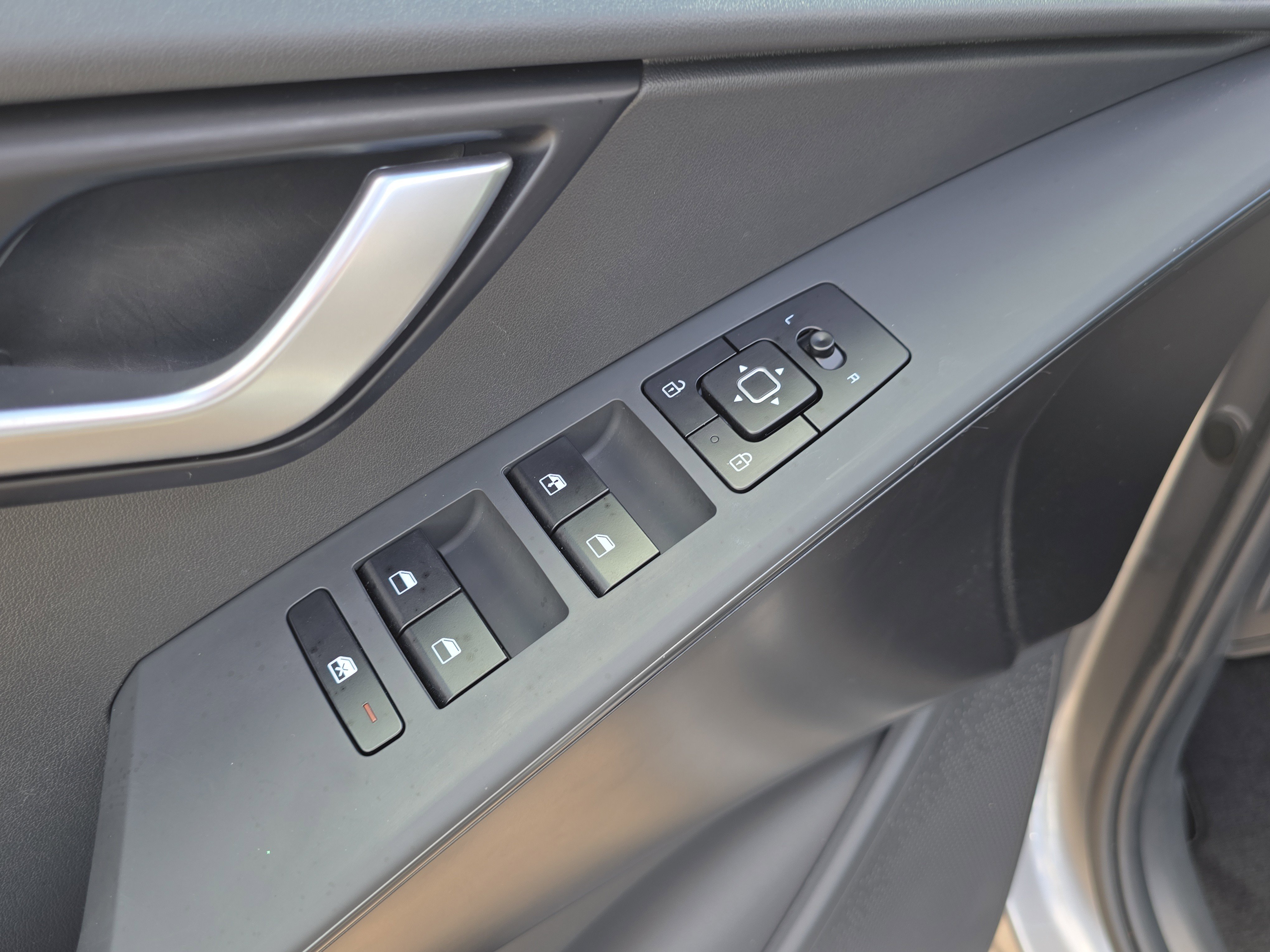 Certified 2025 Kia Niro LX FWD image 19