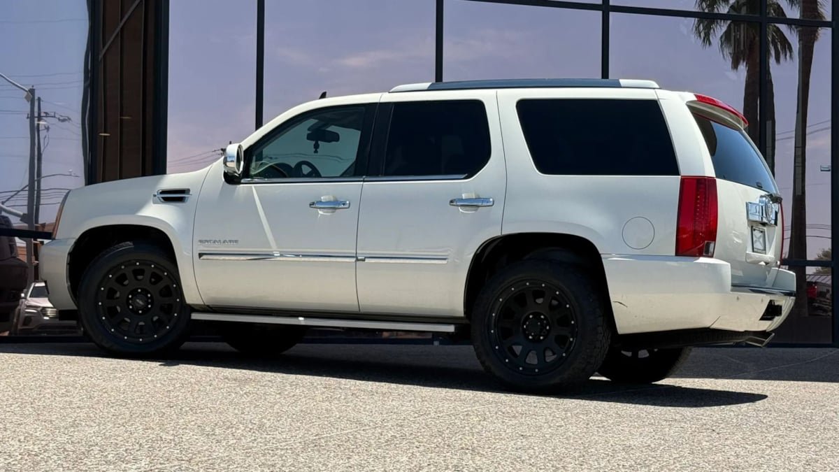 Used 2014 Cadillac Escalade Luxury AWD/4WD image 6