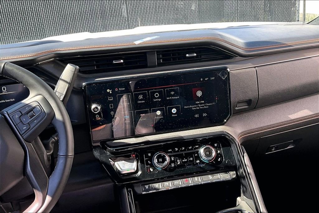 Used 2025 GMC Sierra 2500 AT4 w/ AT4 Premium Plus Package image 10