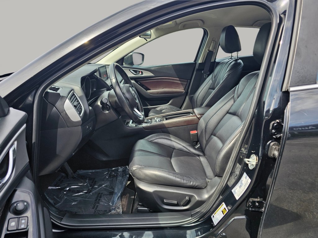 Used 2018 MAZDA MAZDA3 Touring FWD image 19