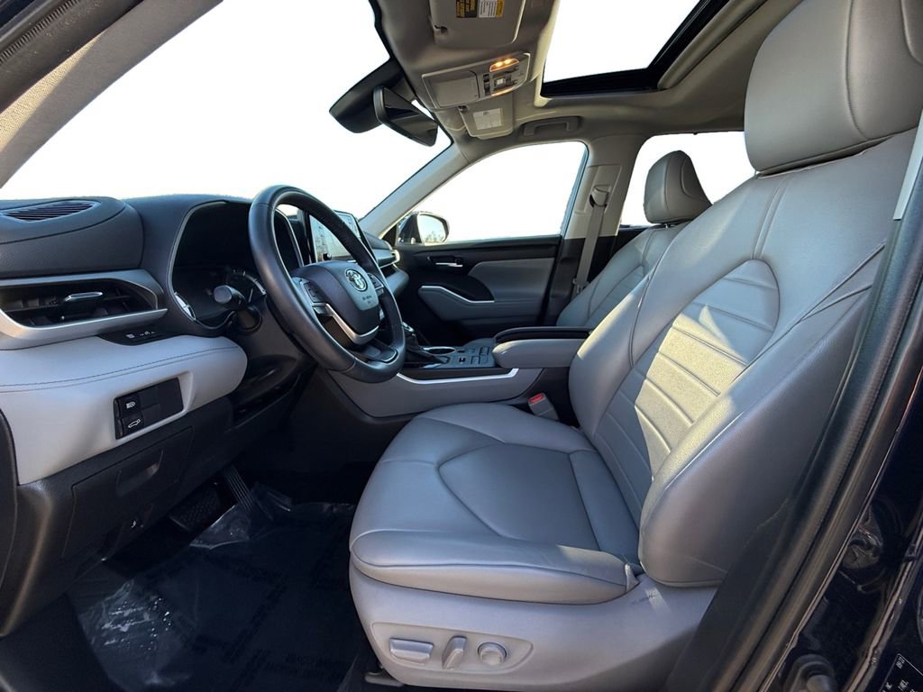 Used 2022 Toyota Highlander XLE image 9