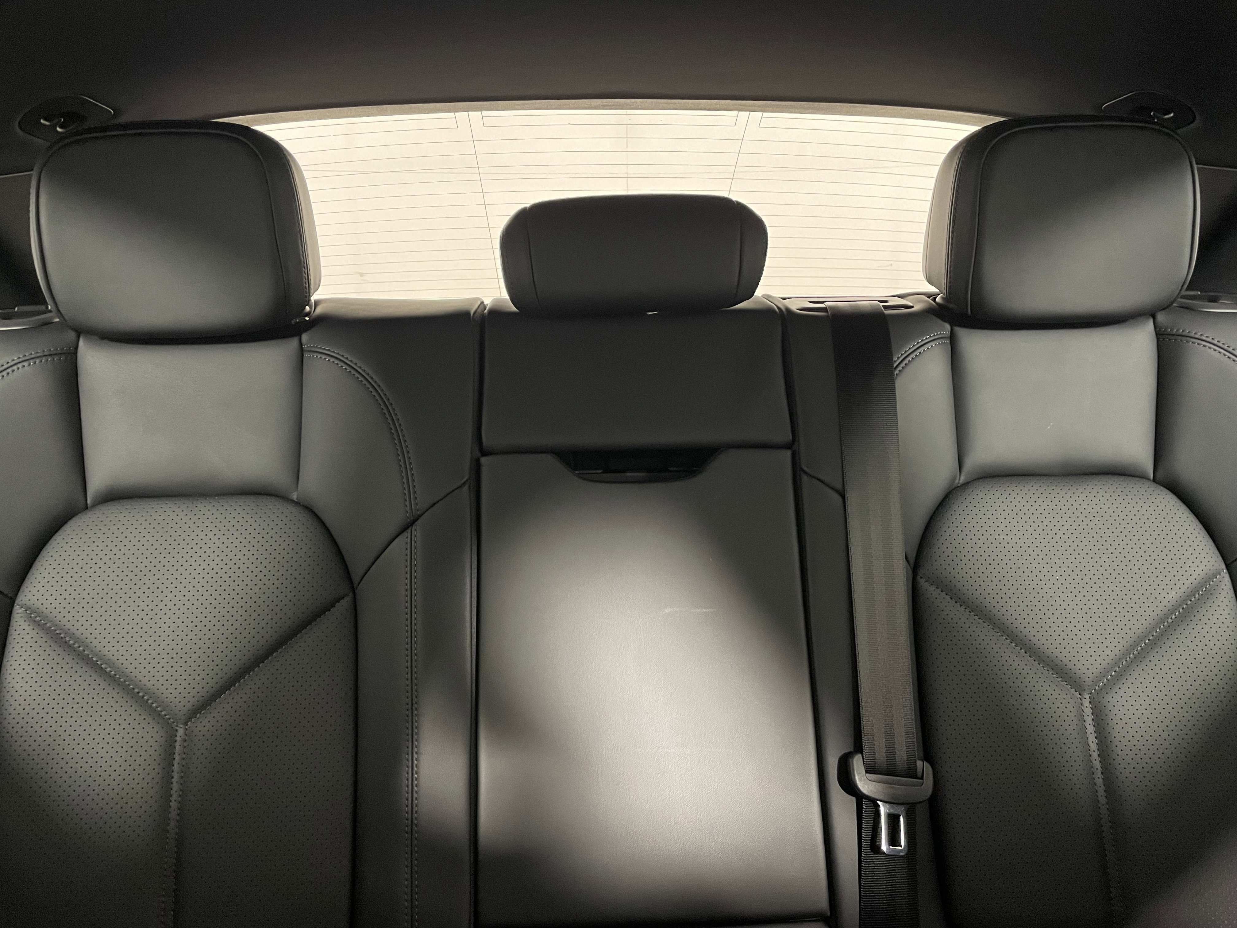 Used 2025 Porsche Macan image 16