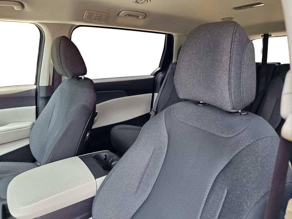 Certified 2023 Kia Carnival LX FWD image 18