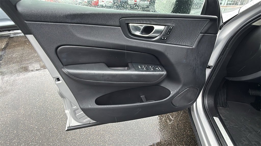 Certified 2025 Volvo XC60 B5 Plus image 13