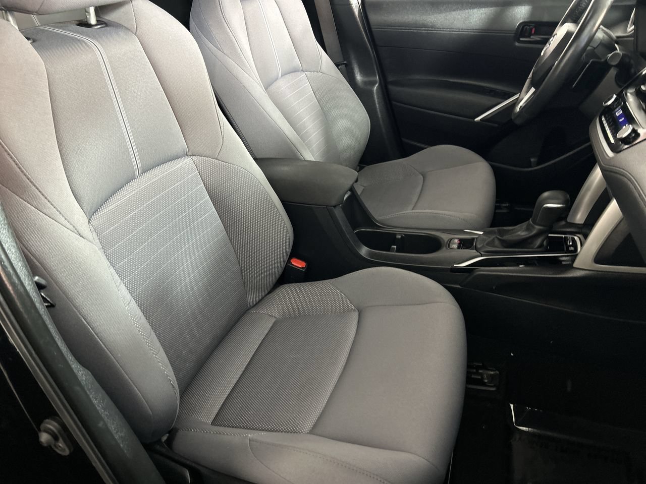 Used 2024 Toyota Corolla Cross AWD Hybrid w/ Moonroof Package image 27