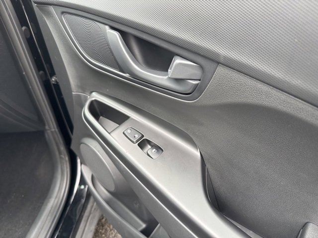 Used 2023 Hyundai Kona SE image 18