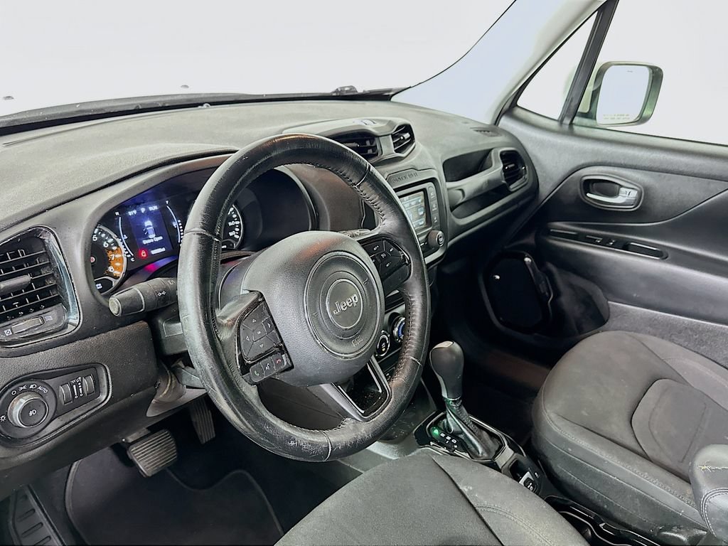 Used 2017 Jeep Renegade Altitude FWD image 10