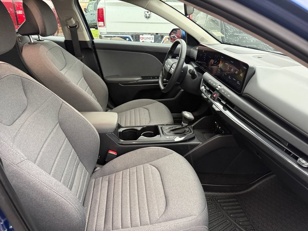 Used 2025 Kia K4 EX FWD image 41