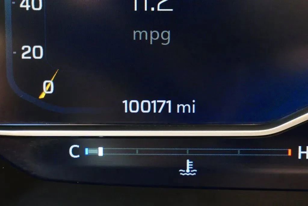 Used 2023 Chevrolet Suburban RST w/ Luxury Package AWD/4WD image 26