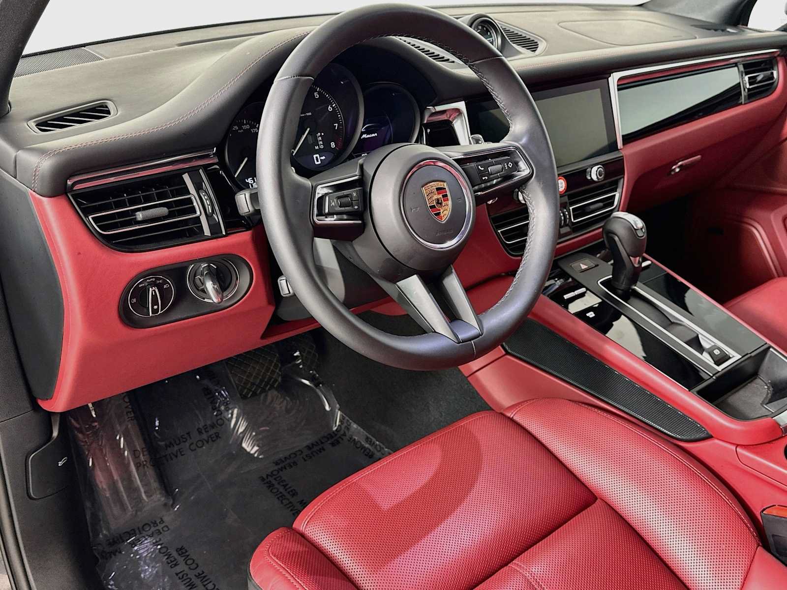 Certified 2026 Porsche Macan AWD/4WD image 4