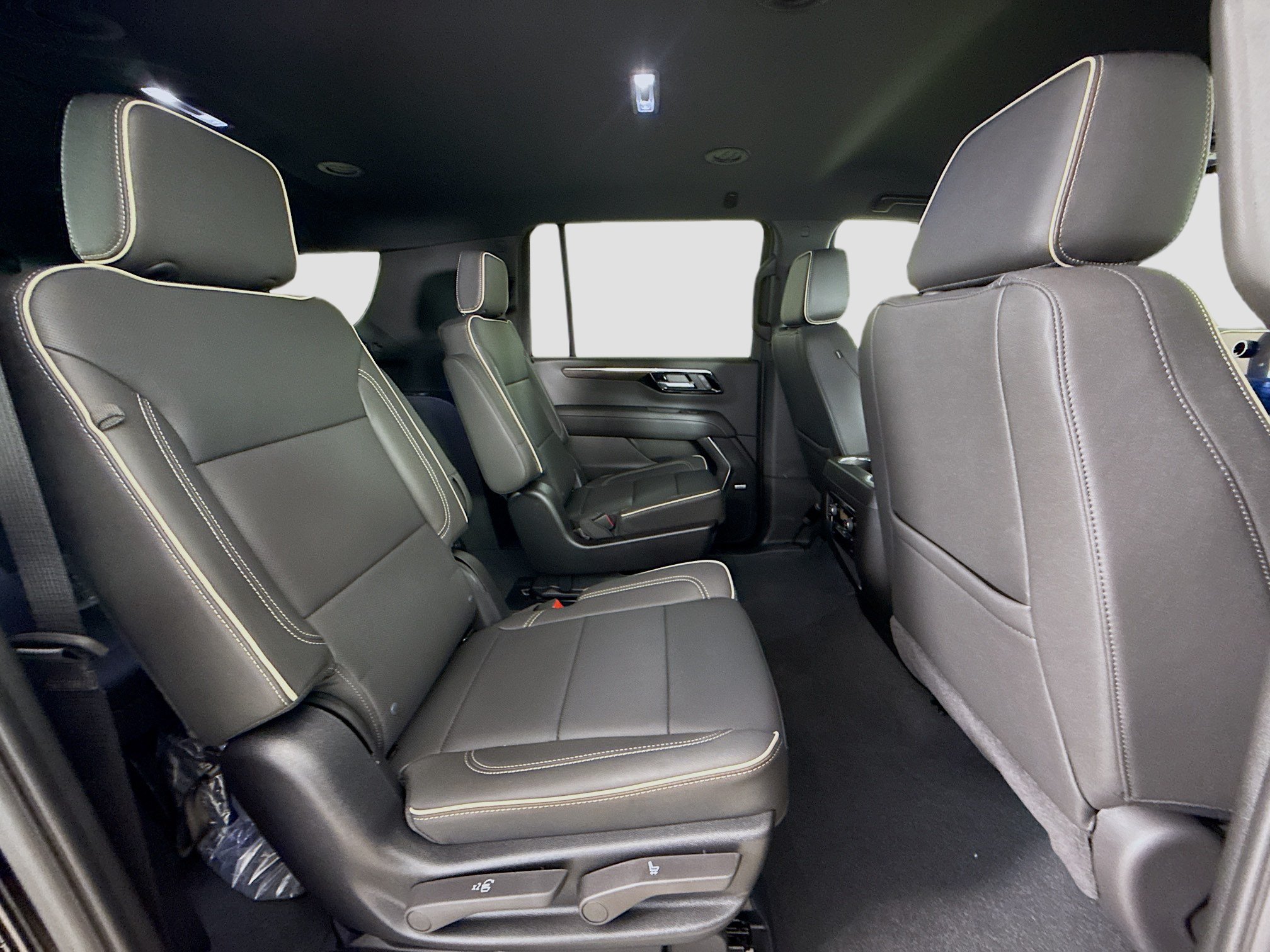 New 2026 Chevrolet Suburban Premier RWD image 31