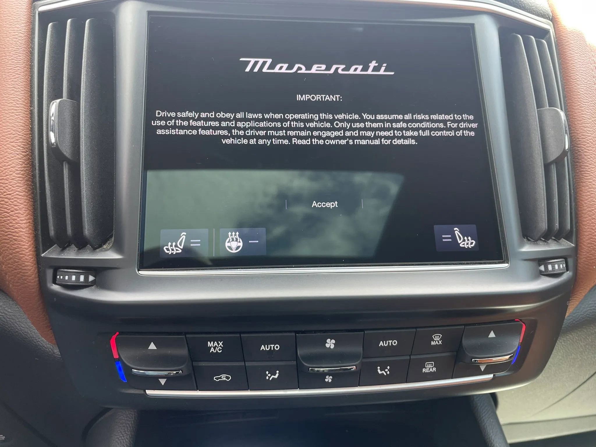 Used 2021 Maserati Levante AWD/4WD image 7