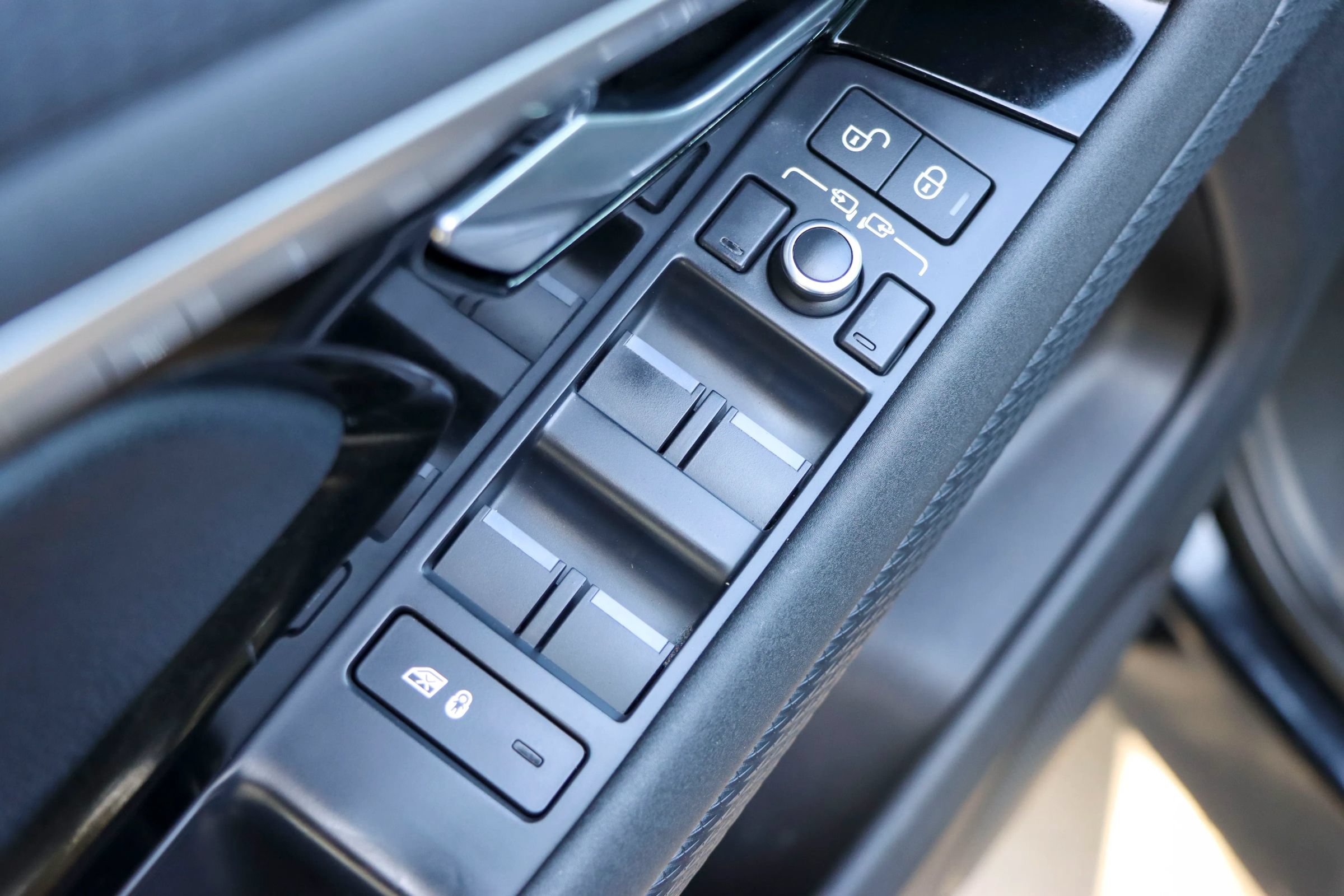 Used 2020 Land Rover Range Rover Evoque S AWD/4WD image 14
