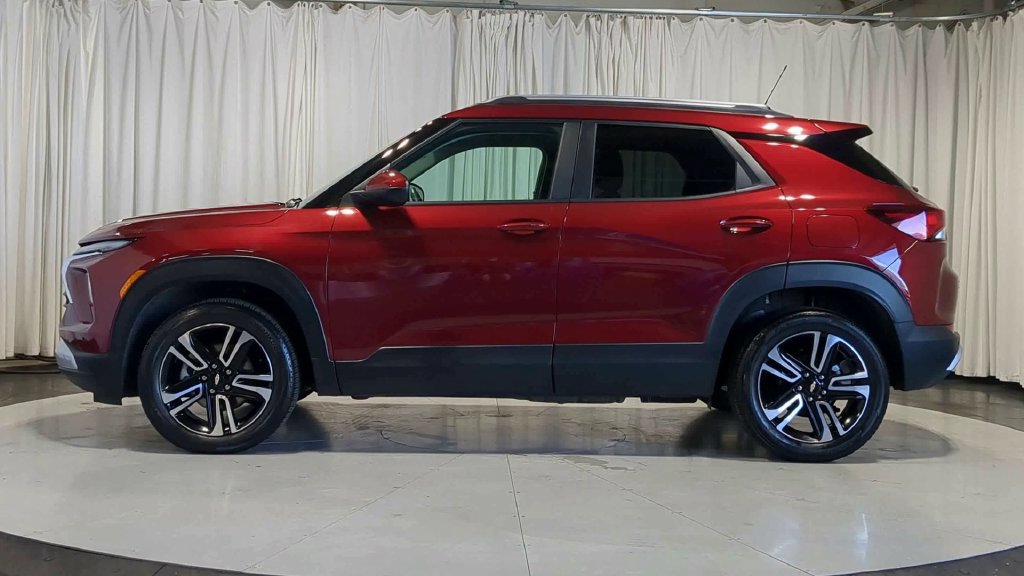 Used 2025 Chevrolet TrailBlazer LT w/ Convenience Package AWD/4WD image 5