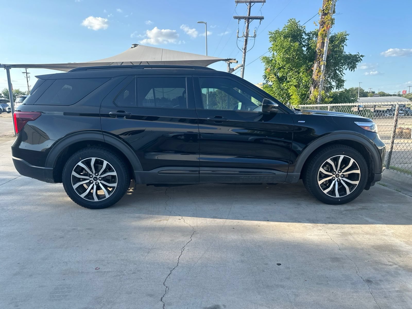 Used 2022 Ford Explorer ST-Line w/ Class IV Trailer Tow Package RWD image 8