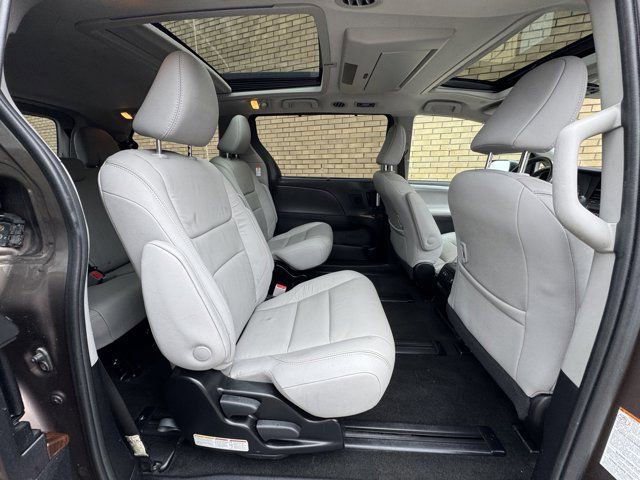 Used 2019 Toyota Sienna Limited Premium image 13
