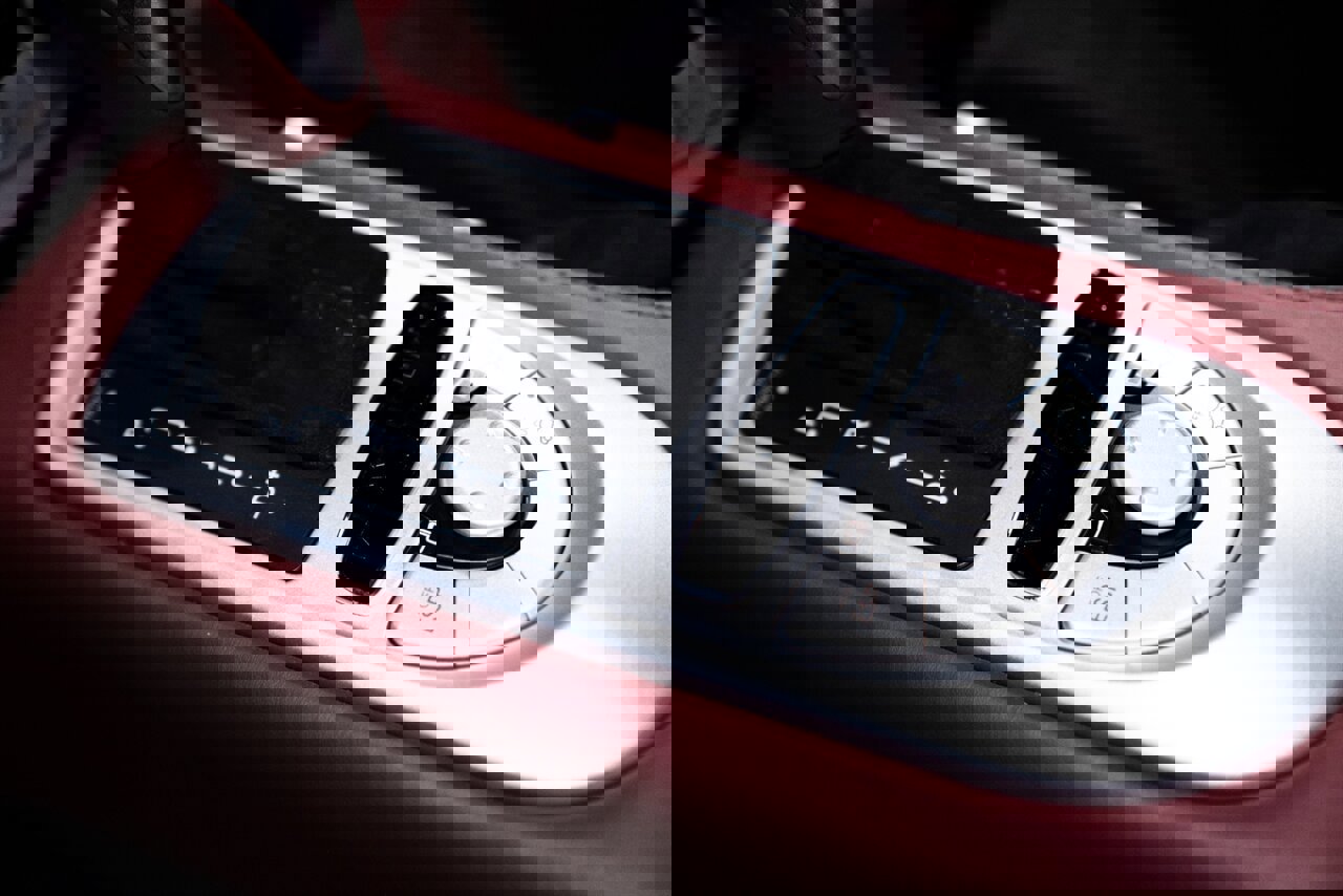 Used 2005 Mercedes-Benz SLR image 15