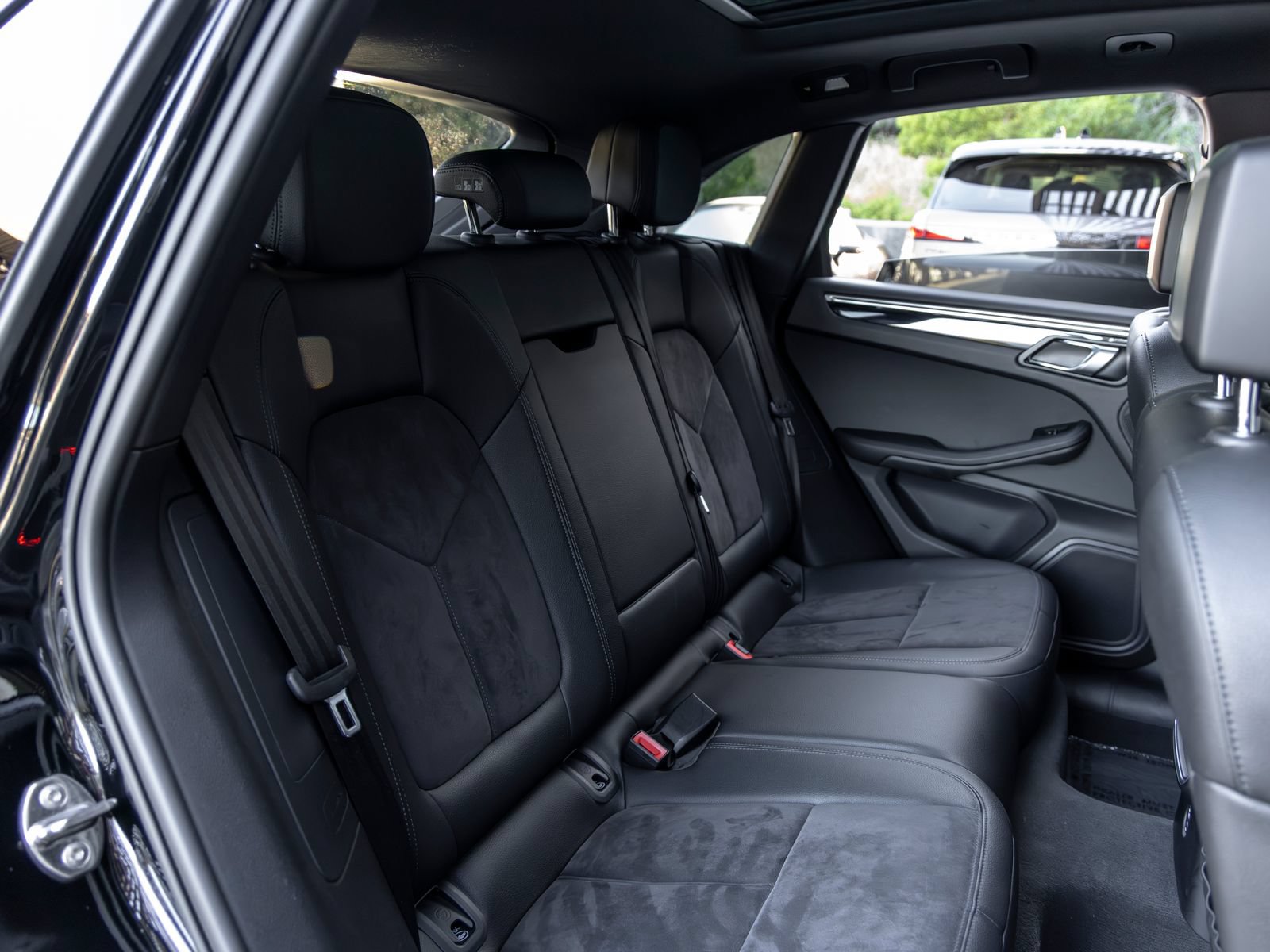 Certified 2021 Porsche Macan AWD/4WD image 51