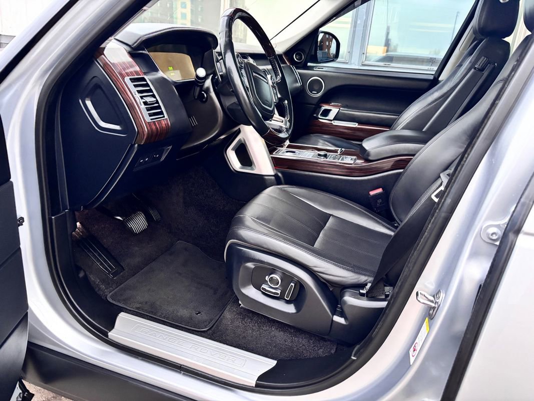 Used 2017 Land Rover Range Rover HSE image 18