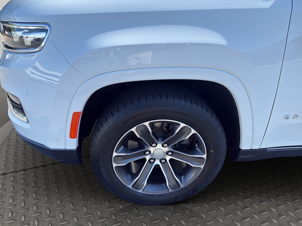 Used 2022 Jeep Grand Wagoneer Series I AWD/4WD image 14