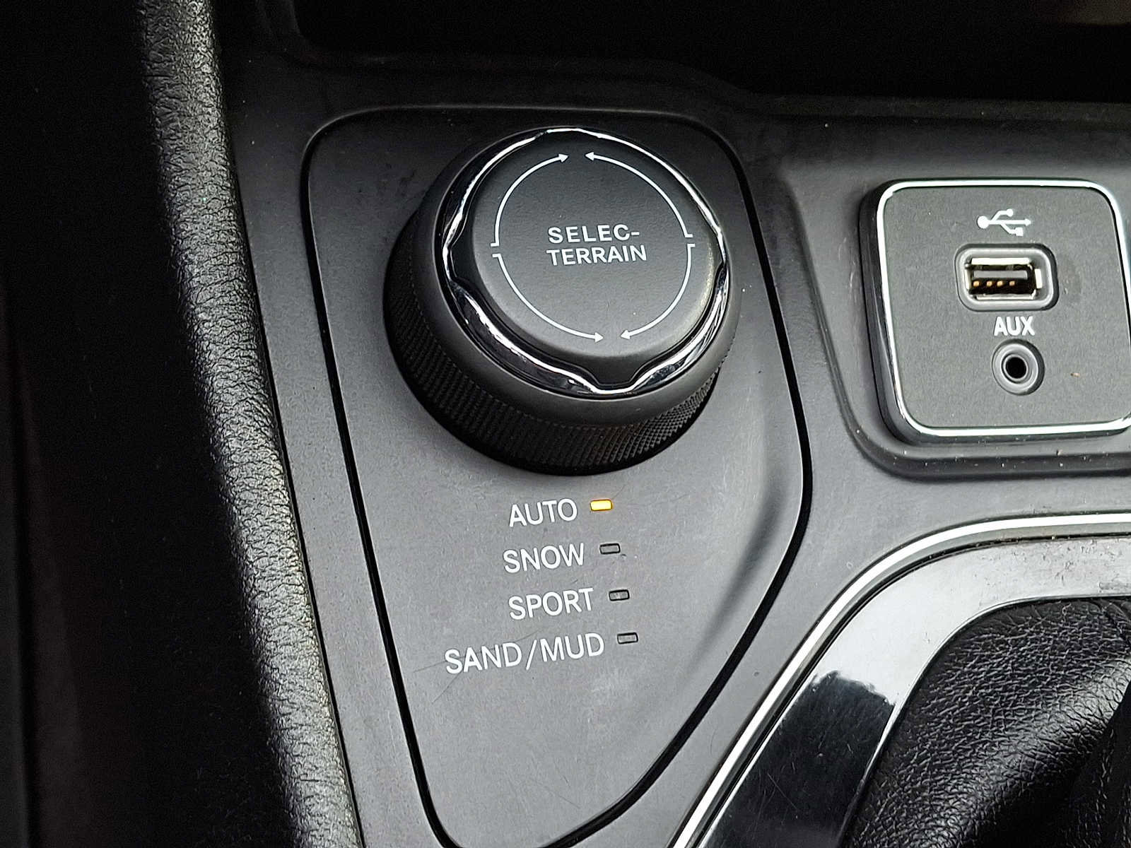 Used 2019 Jeep Cherokee Limited image 19