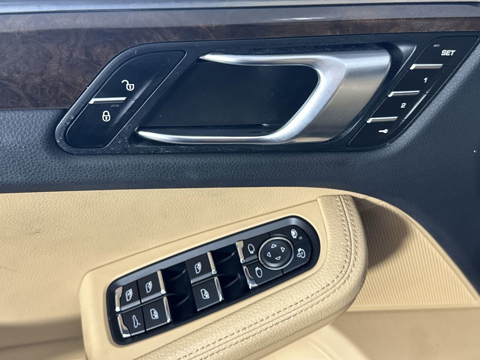 Used 2018 Porsche Macan AWD/4WD image 13
